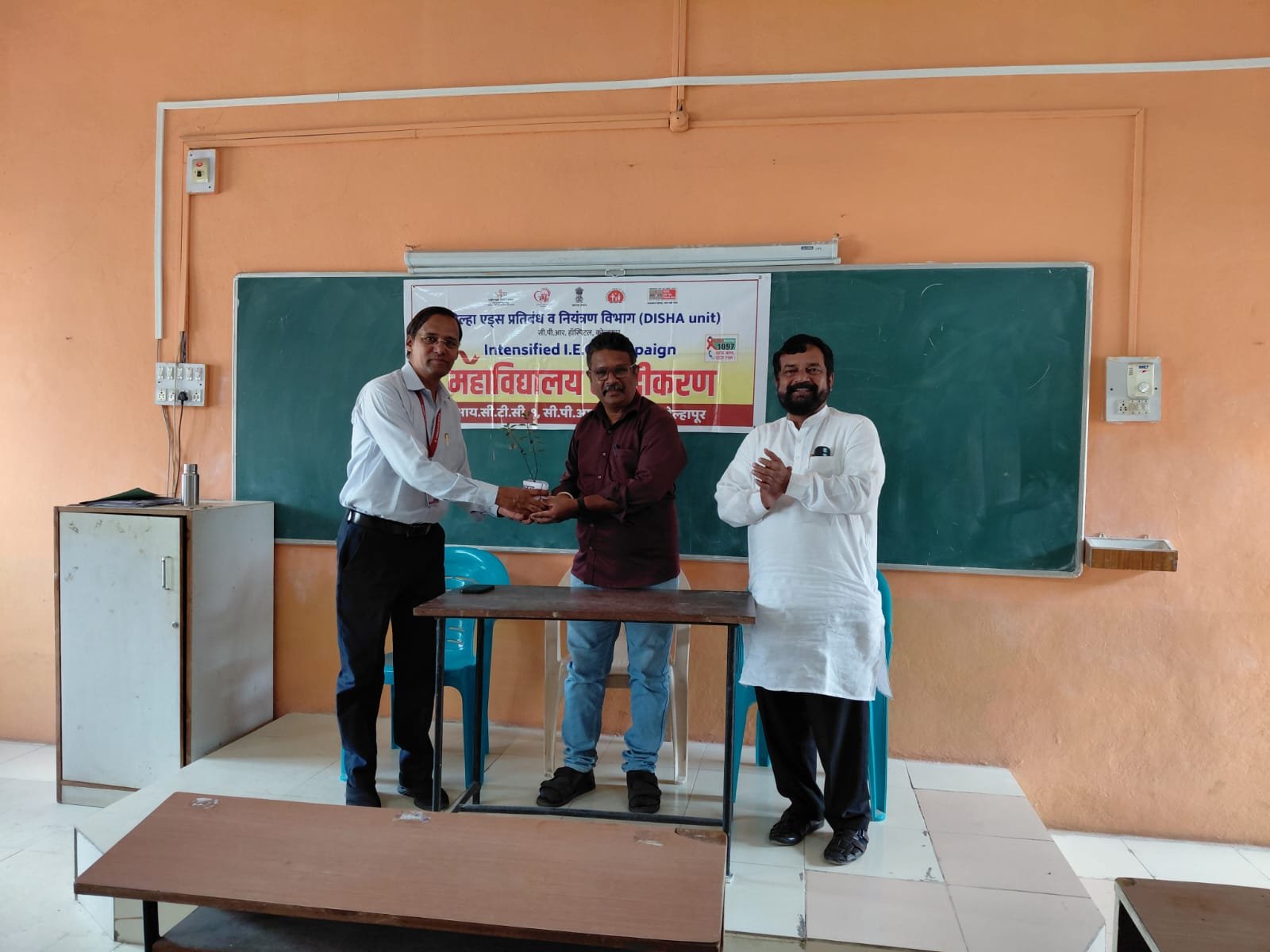 एच.आय.व्ही.एड्स बाबत जनजागृती गरजेची : मकरंद चौधरी